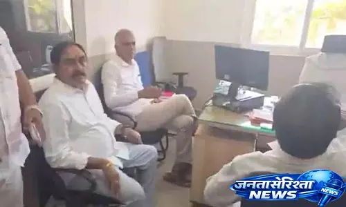 Harish Rao सबिता एर्राबेल्ली दयाकर राव को शमशाबाद पुलिस स्टेशन भेजा गया Harish Rao सबिता एर्राबेल्ली दयाकर राव को शमशाबाद पुलिस स्टेशन भेजा गया