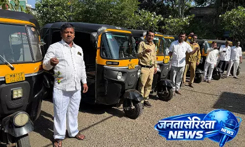 Nashik : ऑटो-रिक्शा ड्राइवरों ने नींबू-मिर्च और काली गुड़िया हटाकर अंधविश्वास से दूरी बनाई