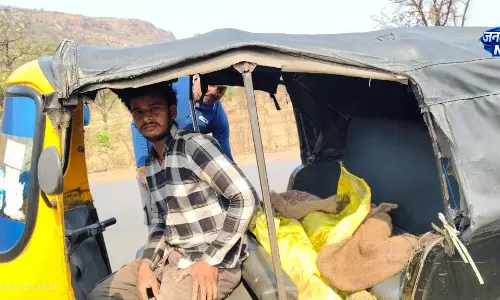 कबाड़ पर पुलिस की दोहरी कार्रवाई, 2 आरोपी पकड़े गए, भारी मात्रा में स्क्रैप जब्त कबाड़ पर पुलिस की दोहरी कार्रवाई, 2 आरोपी पकड़े गए, भारी मात्रा में स्क्रैप जब्त
