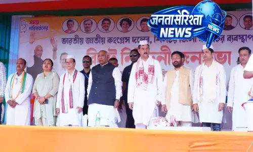 खड़गे का आरोप: BJP-अमित शाह सिर्फ चुनावी राजनीति के लिए असम में घुसपैठ का मुद्दा उठाते हैं खड़गे का आरोप: BJP-अमित शाह सिर्फ चुनावी राजनीति के लिए असम में घुसपैठ का मुद्दा उठाते हैं