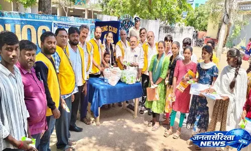 Lions Club कट्टंगुर किंग्स ने 10वीं क्लास के स्टूडेंट्स को 250 छाछ के पैकेट बांटे Lions Club कट्टंगुर किंग्स ने 10वीं क्लास के स्टूडेंट्स को 250 छाछ के पैकेट बांटे