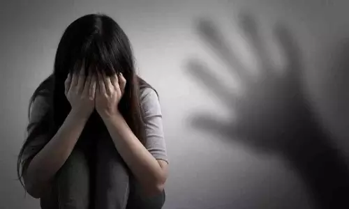 भतीजी को बनाया हवस का शिकार, मां ने अपने ही बेटे के खिलाफ FIR दर्ज कराई भतीजी को बनाया हवस का शिकार, मां ने अपने ही बेटे के खिलाफ FIR दर्ज कराई