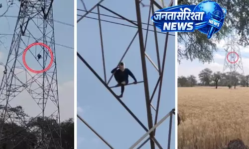MP : जबलपुर में हाई-वोल्टेज बिजली के खंभे पर चढ़ा युवक MP : जबलपुर में हाई-वोल्टेज बिजली के खंभे पर चढ़ा युवक