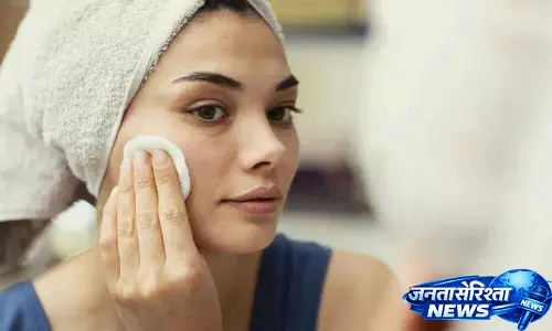 Skin Problem से छुटकारा पाने और चेहरे पर ग्लो के लिए रात में इस स्किनकेयर रूटीन को फॉलो करें Skin Problem से छुटकारा पाने और चेहरे पर ग्लो के लिए रात में इस स्किनकेयर रूटीन को फॉलो करें