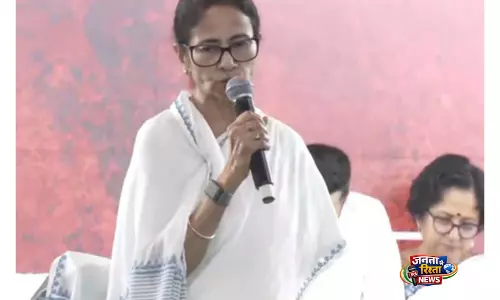 CM ममता बनर्जी ने पंडित रवि शंकर की जयंती पर उन्हें श्रद्धांजलि दी, उन्हें बंगाल का गौरव बताया CM ममता बनर्जी ने पंडित रवि शंकर की जयंती पर उन्हें श्रद्धांजलि दी, उन्हें बंगाल का गौरव बताया