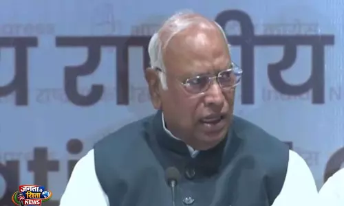 मल्लिकार्जुन खड़गे ने CM सरमा को भ्रष्ट और अहंकारी बताया मल्लिकार्जुन खड़गे ने CM सरमा को भ्रष्ट और अहंकारी बताया