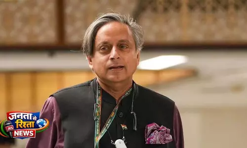 Shashi Tharoor ने चुनावों से पहले केरल में सत्ता-विरोधी लहर के मज़बूत माहौल का किया ज़िक्र