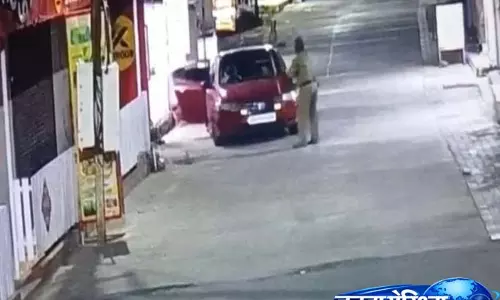 मोरगांव में ज्वेलर की दुकान में एक हफ्ते में तीन बार चोरी, CCTV में कैद मोरगांव में ज्वेलर की दुकान में एक हफ्ते में तीन बार चोरी, CCTV में कैद