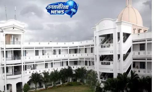 Annamacharya University ने राजमपेट झील पर कब्ज़ा किया Annamacharya University ने राजमपेट झील पर कब्ज़ा किया