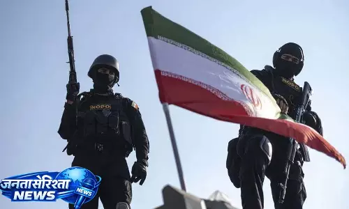 ईरान ने सेना को तैनात किया, IRGC ने नागरिकों से US की धमकी के बाद बच्चों को बॉर्डर पर भेजने की अपील ईरान ने सेना को तैनात किया, IRGC ने नागरिकों से US की धमकी के बाद बच्चों को बॉर्डर पर भेजने की अपील