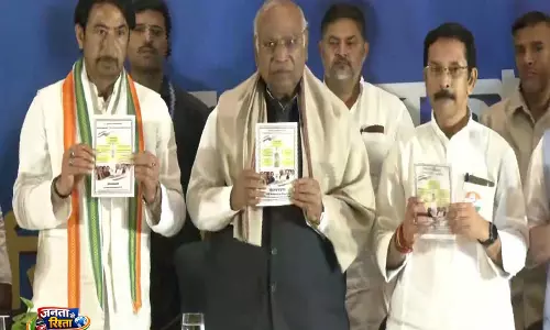 पश्चिम बंगाल चुनाव: कांग्रेस ने Manifesto में महिलाओं और किसानों के लिए वादे किए
