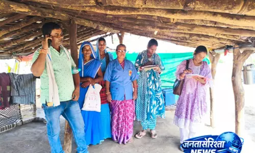 Rajasthan: सलूम्बर में बच्चों की मौत के बाद सरकार ने 3,600 से अधिक टीमें तैनात कीं Rajasthan: सलूम्बर में बच्चों की मौत के बाद सरकार ने 3,600 से अधिक टीमें तैनात कीं