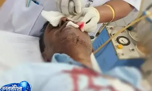 सड़क निर्माण विरोध में ग्रामीणों का एसईसीएल मैनेजर पर हमला, हालत गंभीर सड़क निर्माण विरोध में ग्रामीणों का एसईसीएल मैनेजर पर हमला, हालत गंभीर