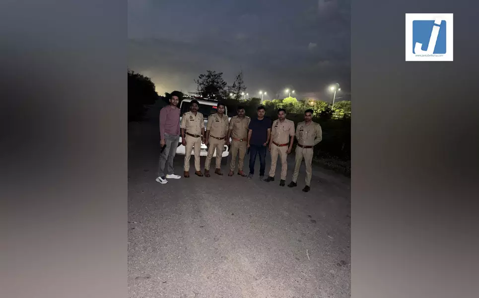 पुलिस मुठभेड़ के दौरान शातिर गिरफ्तार, अवैध हथियार और बाइक बरामद पुलिस मुठभेड़ के दौरान शातिर गिरफ्तार, अवैध हथियार और बाइक बरामद