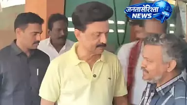 सिरकाज़ी में वॉकिंग टूर: CM ने स्टूडेंट्स से हाथ मिलाया और सेल्फी ली सिरकाज़ी में वॉकिंग टूर: CM ने स्टूडेंट्स से हाथ मिलाया और सेल्फी ली