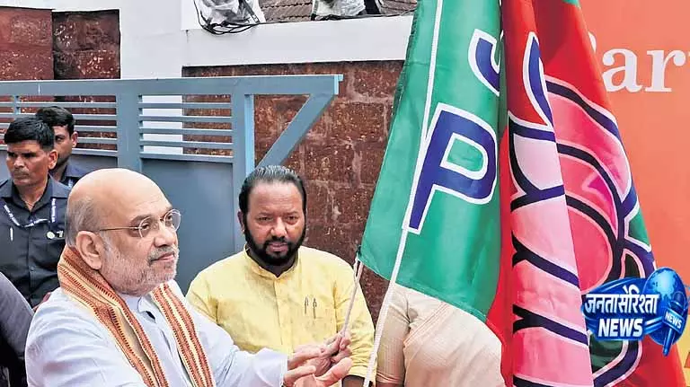 Kerala: शाह ने केरल में हाई-राइव्ड रोड शो के साथ NDA को मज़बूती दी Kerala: शाह ने केरल में हाई-राइव्ड रोड शो के साथ NDA को मज़बूती दी