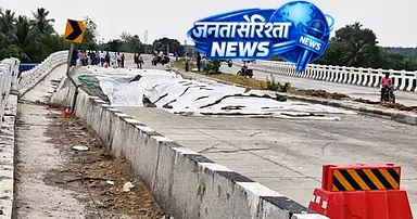 Chidambaram के पास फ्लाईओवर 20 फीट डूबा : ट्रैफिक रुका Chidambaram के पास फ्लाईओवर 20 फीट डूबा : ट्रैफिक रुका