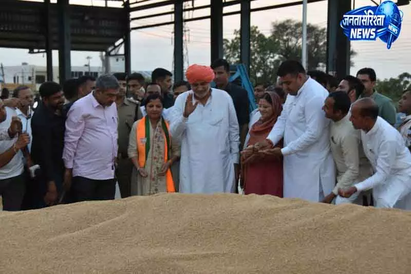 Haryana में मंडी गेट पर सिर्फ़ ट्रैक्टरों की फ़ोटो खींची जाएगी Haryana में मंडी गेट पर सिर्फ़ ट्रैक्टरों की फ़ोटो खींची जाएगी