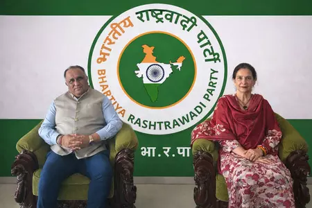 पंजाब को लौटाएंगे उसकी खोई हुई शान, बनाएंगे फिर से स्वर्ण राज्य: नवजोत कौर सिद्धू पंजाब को लौटाएंगे उसकी खोई हुई शान, बनाएंगे फिर से स्वर्ण राज्य: नवजोत कौर सिद्धू