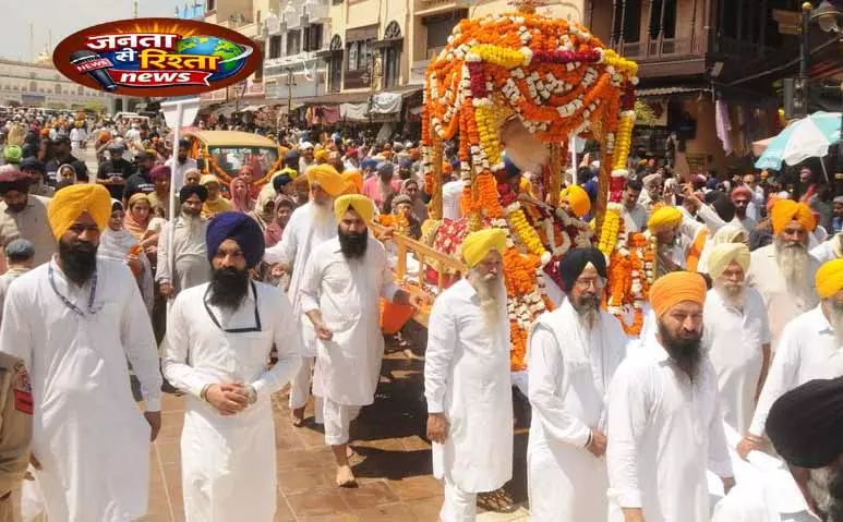Amritsar में गुरु तेग बहादुर की जयंती पर नगर कीर्तन Amritsar में गुरु तेग बहादुर की जयंती पर नगर कीर्तन