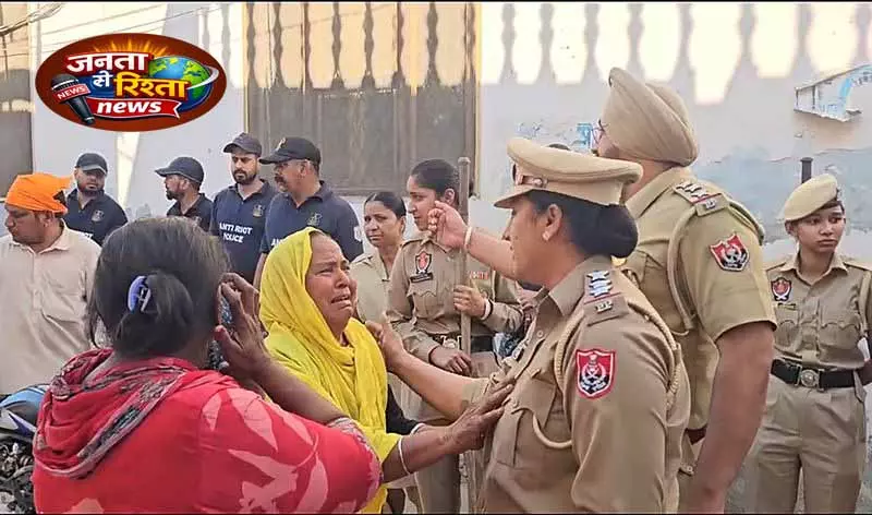 Punjab: स्थानीय लोगों में सुरक्षा और सवालों की चिंता बढ़ी Punjab: स्थानीय लोगों में सुरक्षा और सवालों की चिंता बढ़ी