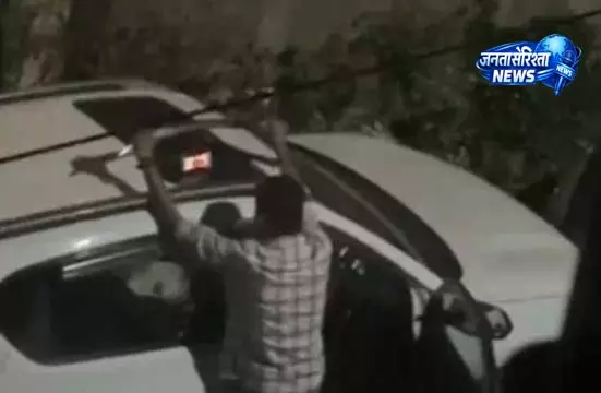 वकील अशांति फैलाने के आरोप में गिरफ्तार, पिस्टल और तलवार कब्जे से जब्त वकील अशांति फैलाने के आरोप में गिरफ्तार, पिस्टल और तलवार कब्जे से जब्त