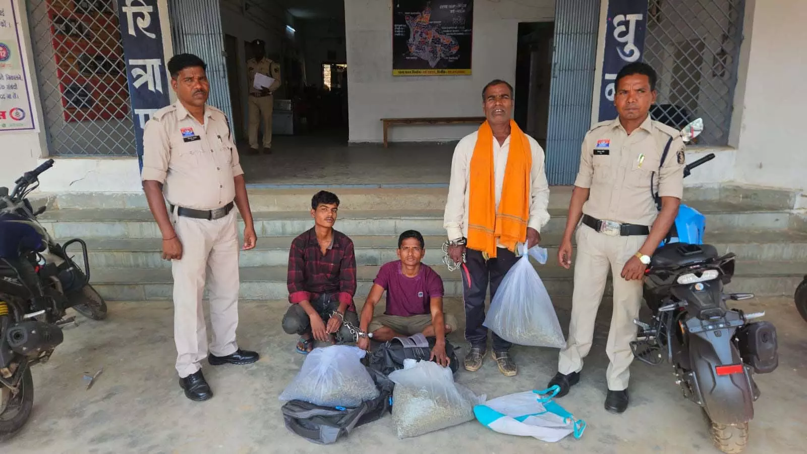 ऑपरेशन आघात में लगातार पुलिस का एक्शन, 5 आरोपी गिरफ्तार ऑपरेशन आघात में लगातार पुलिस का एक्शन, 5 आरोपी गिरफ्तार