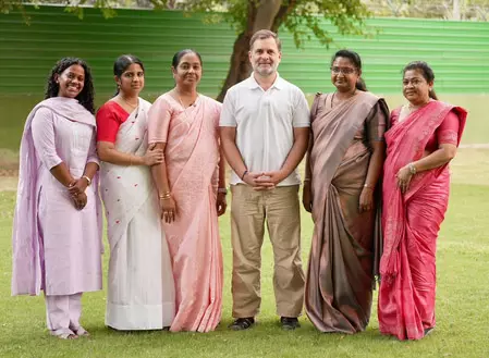 राहुल गांधी ने केरल की नर्सों से की बातचीत, स्वास्थ्यकर्मियों को आने वाली चुनौतियों पर चर्चा राहुल गांधी ने केरल की नर्सों से की बातचीत, स्वास्थ्यकर्मियों को आने वाली चुनौतियों पर चर्चा