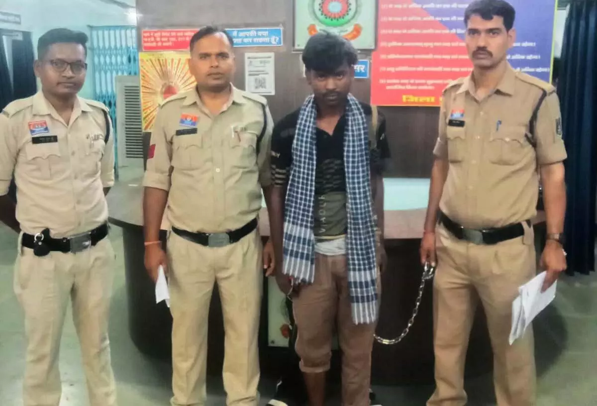 स्कॉर्पियो से गोवंश की तस्करी, एक आरोपी गिरफ्तार स्कॉर्पियो से गोवंश की तस्करी, एक आरोपी गिरफ्तार