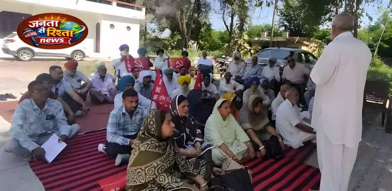 Jalandhar: किसानों ने आंदोलन के माध्यम से अपनी नाराज़गी जताई Jalandhar: किसानों ने आंदोलन के माध्यम से अपनी नाराज़गी जताई