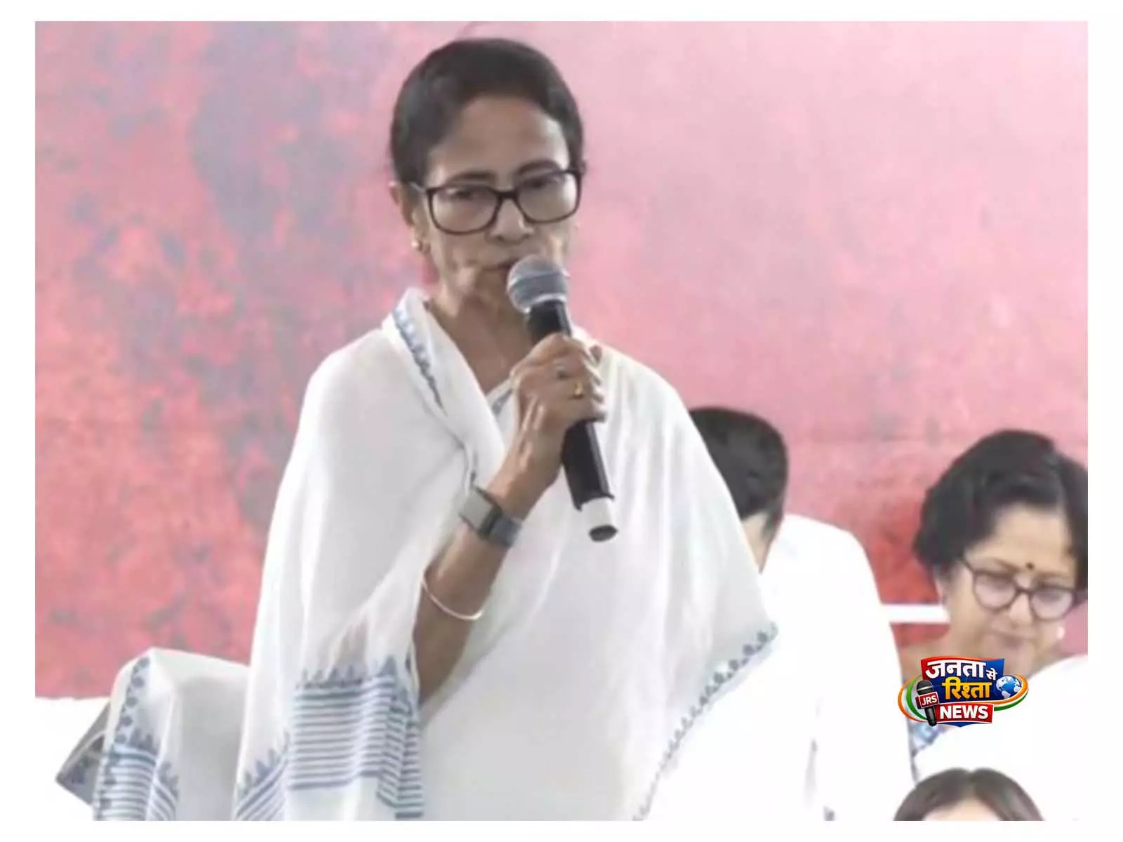 CM ममता बनर्जी ने पंडित रवि शंकर की जयंती पर उन्हें श्रद्धांजलि दी, उन्हें बंगाल का गौरव बताया CM ममता बनर्जी ने पंडित रवि शंकर की जयंती पर उन्हें श्रद्धांजलि दी, उन्हें बंगाल का गौरव बताया