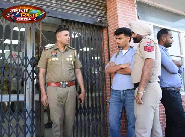 Jalandhar: पीएनबी ब्रांच से 7 लाख रुपये की लूट Jalandhar: पीएनबी ब्रांच से 7 लाख रुपये की लूट