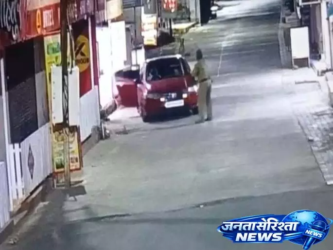 मोरगांव में ज्वेलर की दुकान में एक हफ्ते में तीन बार चोरी, CCTV में कैद मोरगांव में ज्वेलर की दुकान में एक हफ्ते में तीन बार चोरी, CCTV में कैद