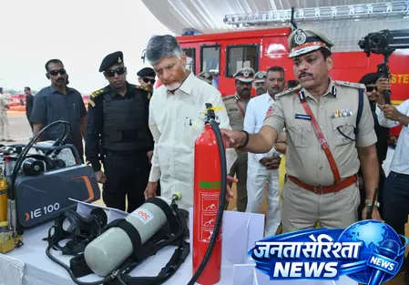 आंध्र प्रदेश में फायर विभाग को देश का रोल मॉडल बनाएंगे : सीएम चंद्रबाबू नायडू आंध्र प्रदेश में फायर विभाग को देश का रोल मॉडल बनाएंगे : सीएम चंद्रबाबू नायडू