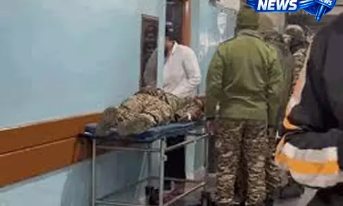Manipur में हिंसा बढ़ी, CRPF की फायरिंग में तीन लोगों की मौत Manipur में हिंसा बढ़ी, CRPF की फायरिंग में तीन लोगों की मौत