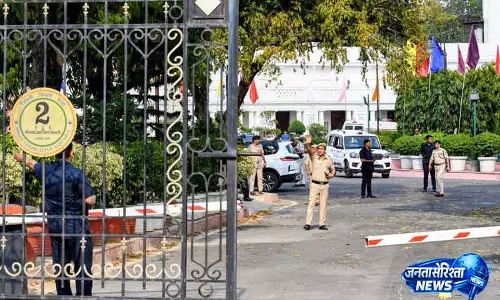 Delhi विधानसभा सुरक्षा में चूक, स्पीकर ने हाइड्रोलिक ब्लॉकर्स के आदेश दिए Delhi विधानसभा सुरक्षा में चूक, स्पीकर ने हाइड्रोलिक ब्लॉकर्स के आदेश दिए