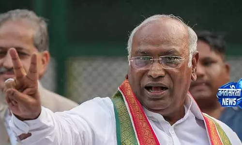 Karnataka भाजपा ने खड़गे के खिलाफ कार्रवाई की मांग की Karnataka भाजपा ने खड़गे के खिलाफ कार्रवाई की मांग की