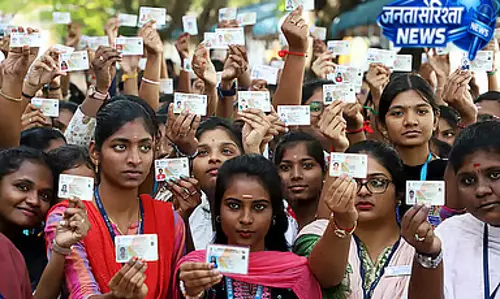 Tamil Nadu में 5.73 करोड़ वोटर: 6.35 लाख नए वोटर Tamil Nadu में 5.73 करोड़ वोटर: 6.35 लाख नए वोटर