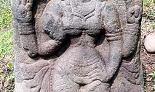 Tamil Nadu : कांचीपुरम के पास विष्णु-दुर्गा की मूर्ति मिली Tamil Nadu : कांचीपुरम के पास विष्णु-दुर्गा की मूर्ति मिली