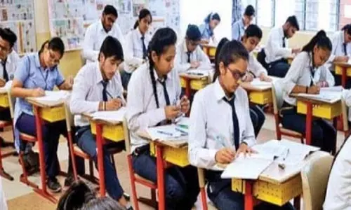 9वीं और 11वीं की परीक्षा को गंभीरता से नहीं ले रहे टीचर, एग्जाम सेंटर से गायब 9वीं और 11वीं की परीक्षा को गंभीरता से नहीं ले रहे टीचर, एग्जाम सेंटर से गायब