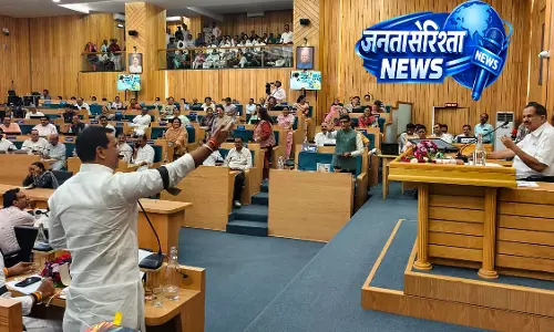 इंदौर नगर निगम बजट सत्र में कांग्रेस और BJP पार्षदों के बीच बहस इंदौर नगर निगम बजट सत्र में कांग्रेस और BJP पार्षदों के बीच बहस