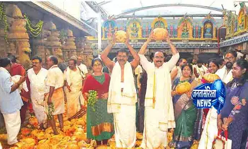 Andhra: पारंपरिक कुंभोत्सव भक्ति भाव से मनाया गया Andhra: पारंपरिक कुंभोत्सव भक्ति भाव से मनाया गया