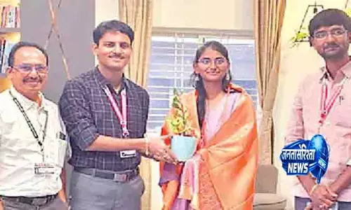 Andhra: पीवीकेके आईटी की छात्रा लक्ष्मी ने स्वर्ण पदक जीता Andhra: पीवीकेके आईटी की छात्रा लक्ष्मी ने स्वर्ण पदक जीता