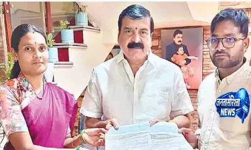 Andhra: सांसद अंबिका ने लाभार्थियों को सीएमआरएफ चेक वितरित किए Andhra: सांसद अंबिका ने लाभार्थियों को सीएमआरएफ चेक वितरित किए