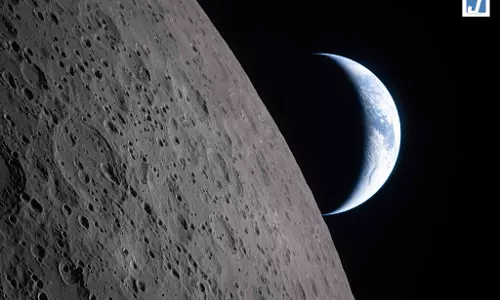 Artemis II: ओरियन में लगे 32 कैमरे और क्रू के 17 हैंडहेल्ड डिवाइस ने पृथ्वी-चंद्रमा की खूबसूरत तस्वीरें कैद कीं, NASA ने दिखाई झलक