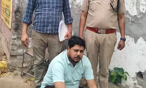 Gurugram जबरन वसूली के आरोप में एक व्यक्ति गिरफ्तार Gurugram जबरन वसूली के आरोप में एक व्यक्ति गिरफ्तार