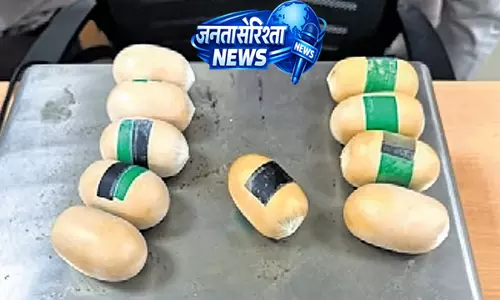 Bengaluru : केम्पेगौड़ा एयरपोर्ट पर 5 करोड़ का गोल्ड स्मगलिंग रैकेट पकड़ा, 5 गिरफ्तार Bengaluru : केम्पेगौड़ा एयरपोर्ट पर 5 करोड़ का गोल्ड स्मगलिंग रैकेट पकड़ा, 5 गिरफ्तार