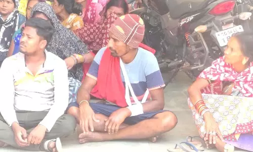 आरक्षक ने सफाई कर्मचारी का हाथ तोड़ा, जबरन मारपीट करने का आरोप आरक्षक ने सफाई कर्मचारी का हाथ तोड़ा, जबरन मारपीट करने का आरोप