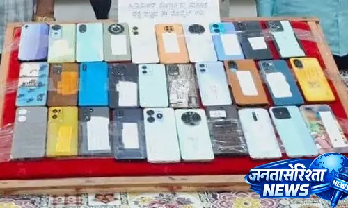 Bengaluru : 13 पुलिस स्टेशनों से 110 चोरी के मोबाइल फोन जब्त किए गए Bengaluru : 13 पुलिस स्टेशनों से 110 चोरी के मोबाइल फोन जब्त किए गए