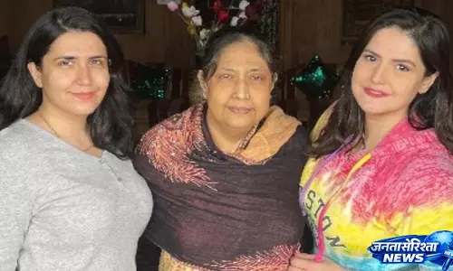 Zareen Khan की माँ का निधन हो गया